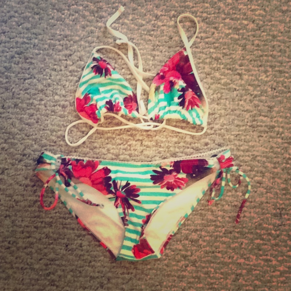 Raisins floral and striped bikini